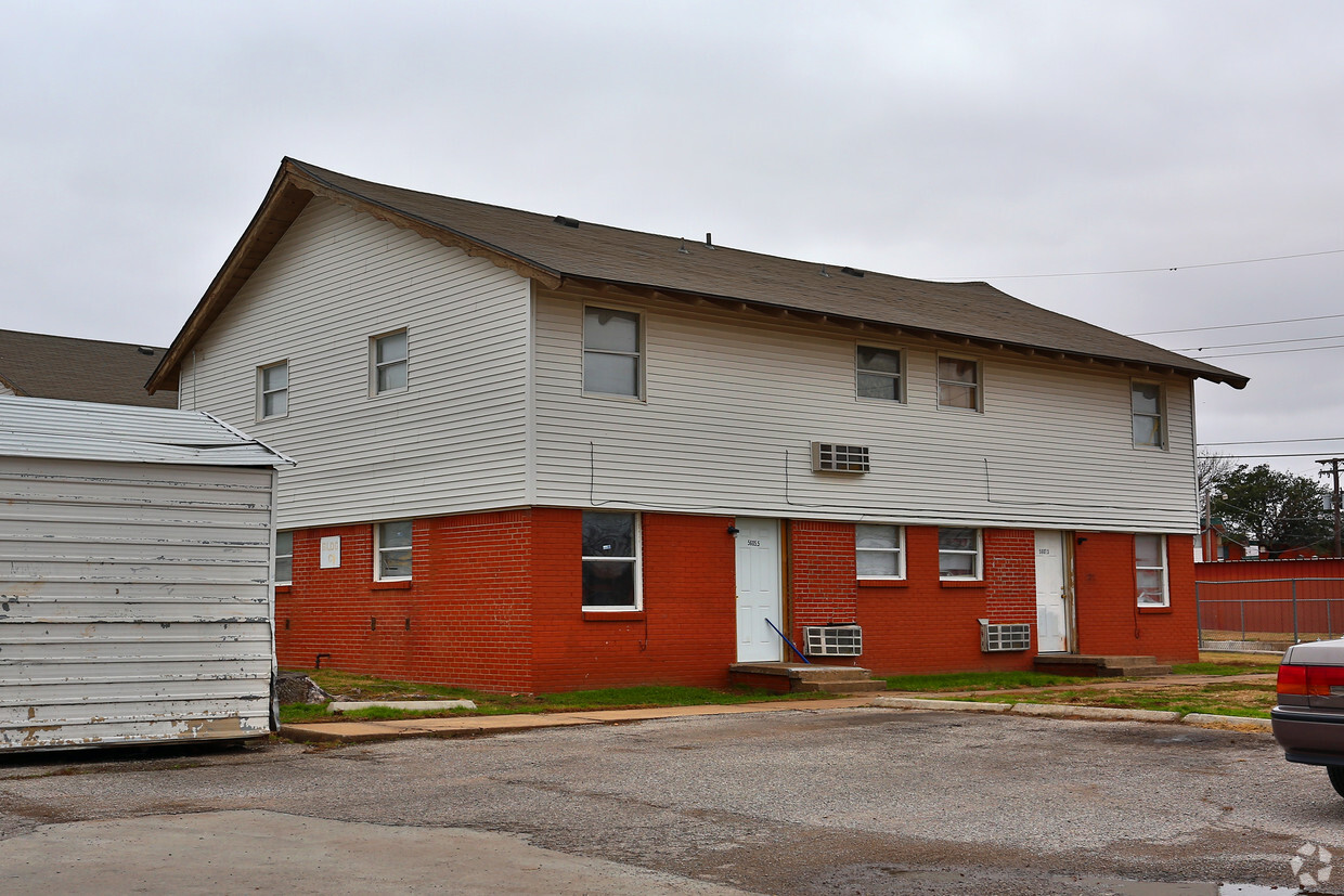 Building Photo - Hillcrest Apartments