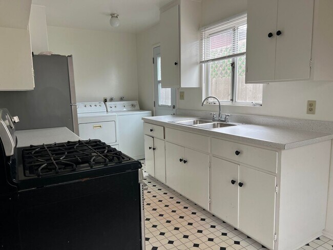 Foto del edificio - Ash Ave.