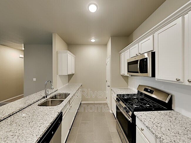 Building Photo - 504 N 5th St