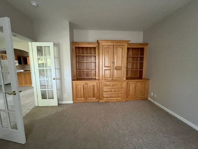 Foto del edificio - River Road Craftsman Style Home