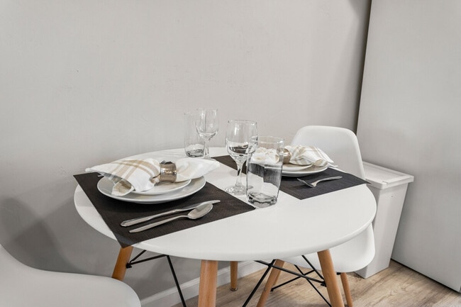 Building Photo - 826 W Browning St