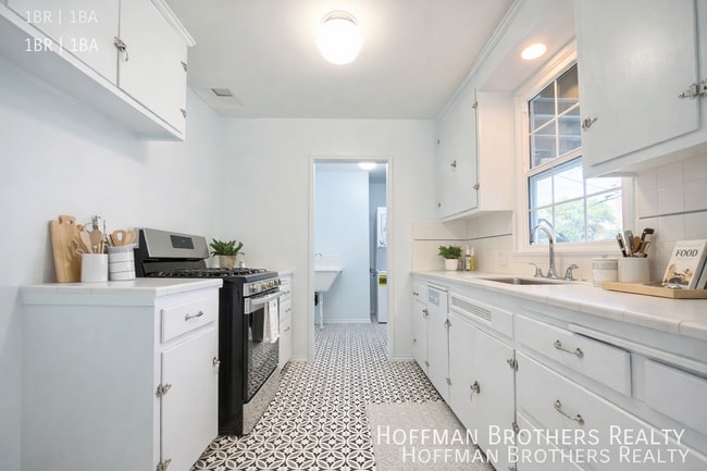 Building Photo - 1232 Ridgeley Dr