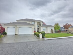 Building Photo - 3493 Hanstead St