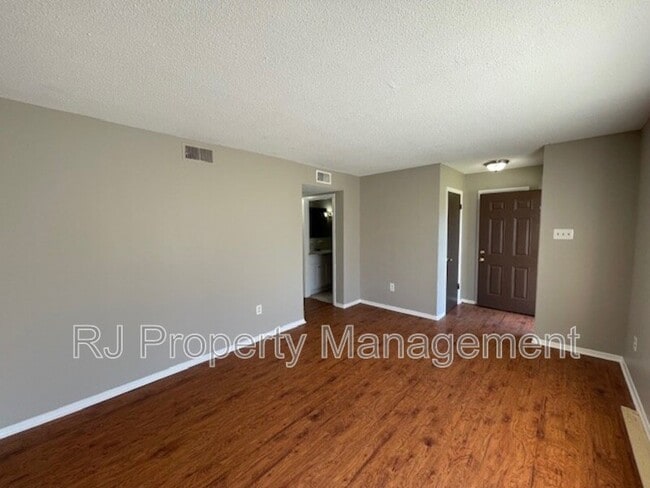 Foto del edificio - 5580 Apple Blossom Dr