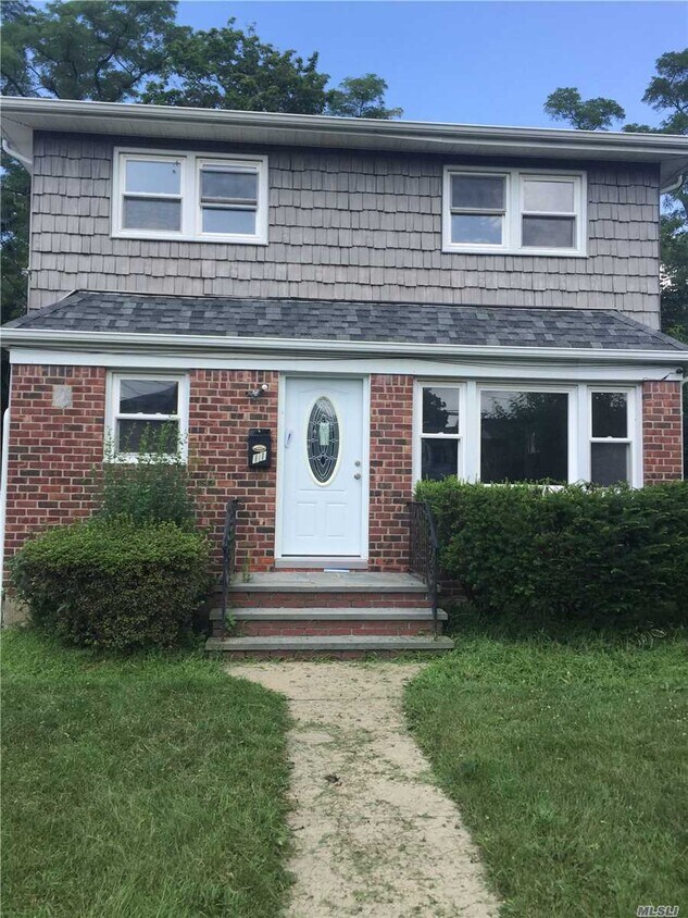 Primary Photo - 11 Elmwood Ave