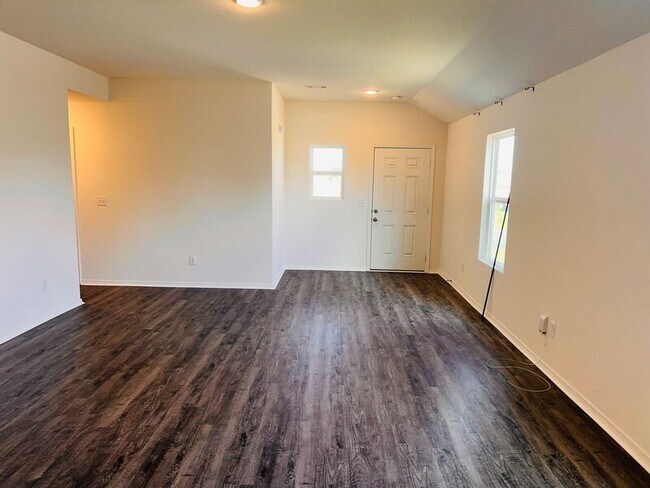 Building Photo - 5125 Red Fox Trl