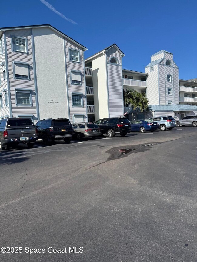 Foto del edificio - 540 S Brevard Ave