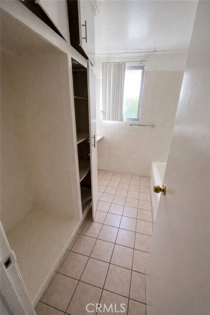 Building Photo - 2102 S Pacific Ave