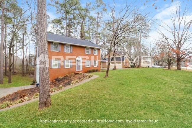 Building Photo - 1512 Hillside Dr SE