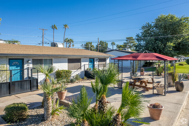 Building Photo - Arcadia Rose Garden Condominiums