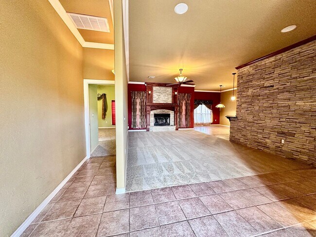 Foto del edificio - Charming 3-Bedroom Home with View in Moore...