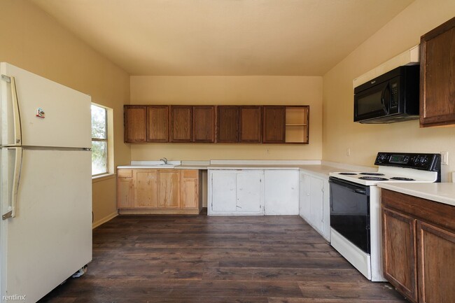 Building Photo - 2 br, 1 bath 4plex - 904 Arbor Place 4