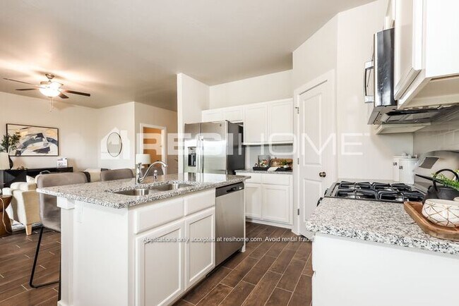 Foto del edificio - 1170B Lakeview Drive