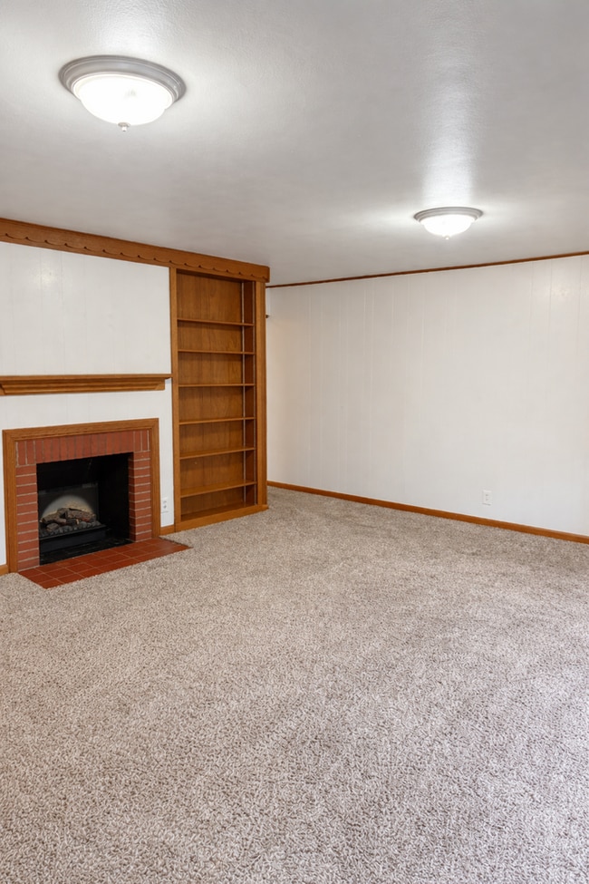 Building Photo - 215 N Ninth St