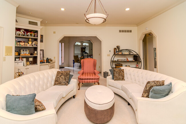Foto del edificio - 3421 Chestnut Hill Ln