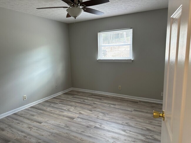 Building Photo - 3108 Springfield Dr