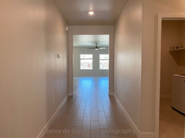 Foto del edificio - 2681 Silver Hawk Ave