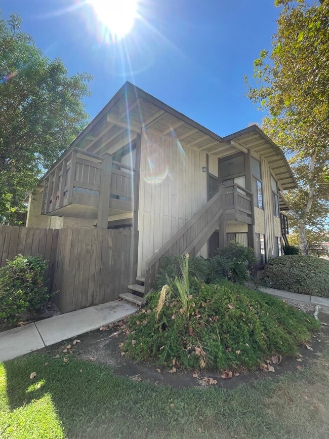 Building Photo - 1150 S Meadow Ln
