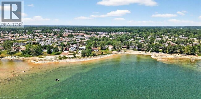 Photo du bâtiment - 44 Pleasant Ave S