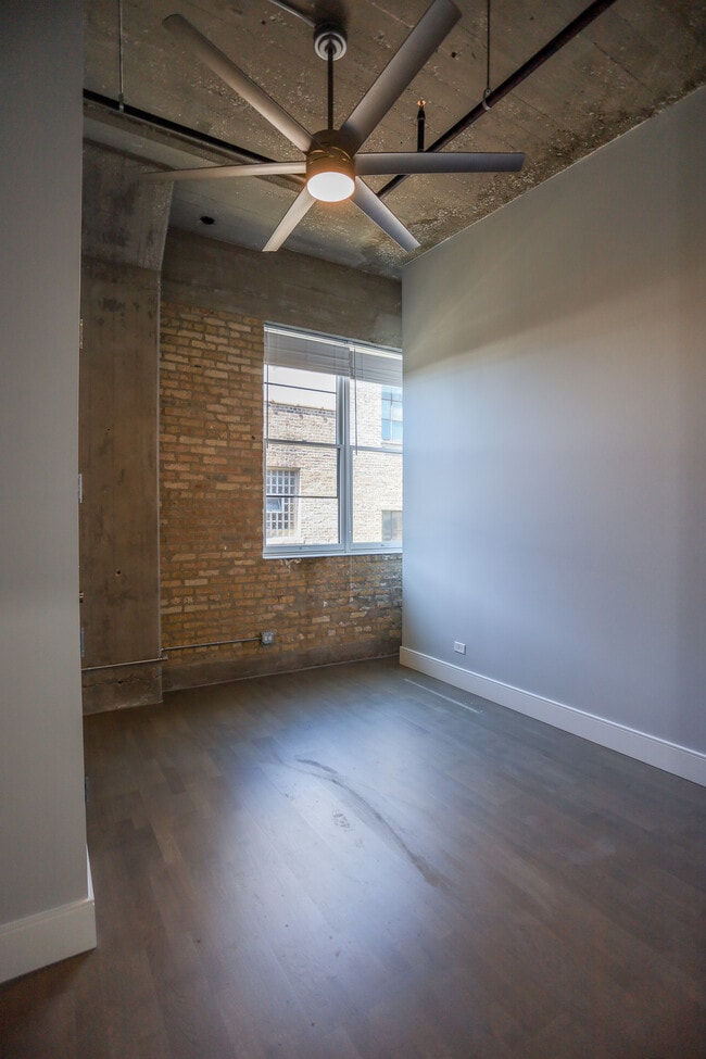Foto del edificio - 4050 N Hermitage Ave