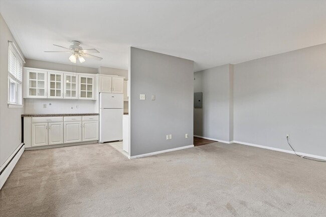 Building Photo - Charming 1B/1B Unit in Downingtown Commons...