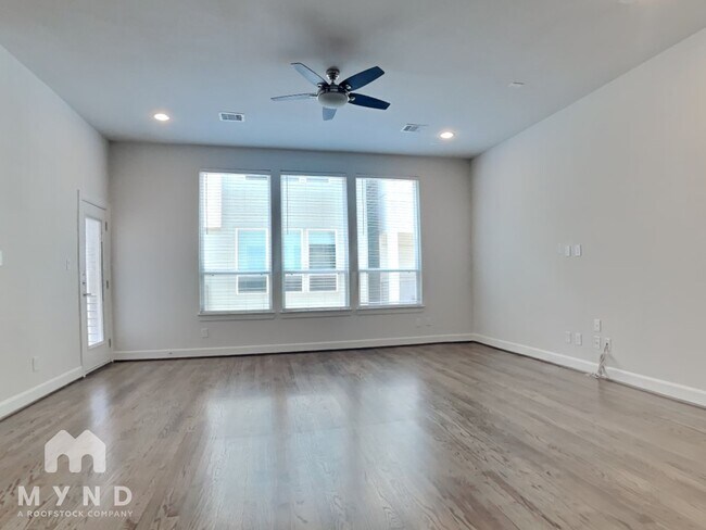 Foto del edificio - 1006 W 18th St
