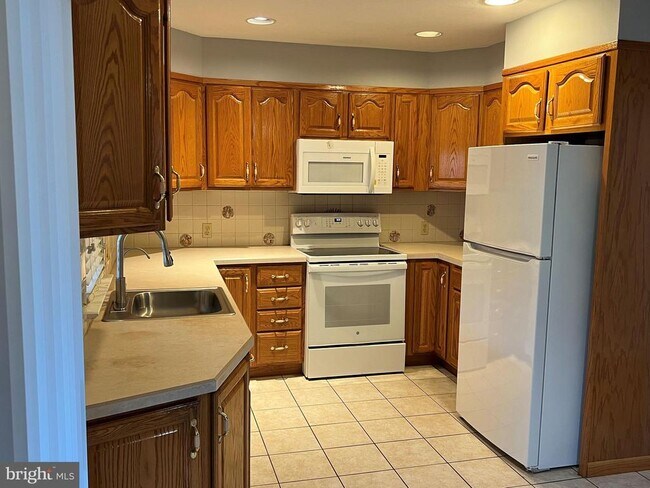 Building Photo - 3632 N Hereford Ln