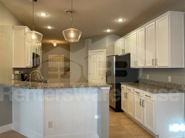 Building Photo - Available August 1 - Move In Ready Bailey's Arbor 3 Bedroom 2 Bath Townhome in Woodbury
