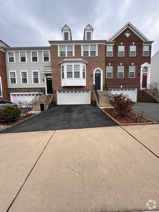 Powells Landing Apartments for Rent with Washer & Dryer Woodbridge