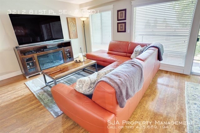 Building Photo - Beautiful Furnished Mercer Island Penthouse!!