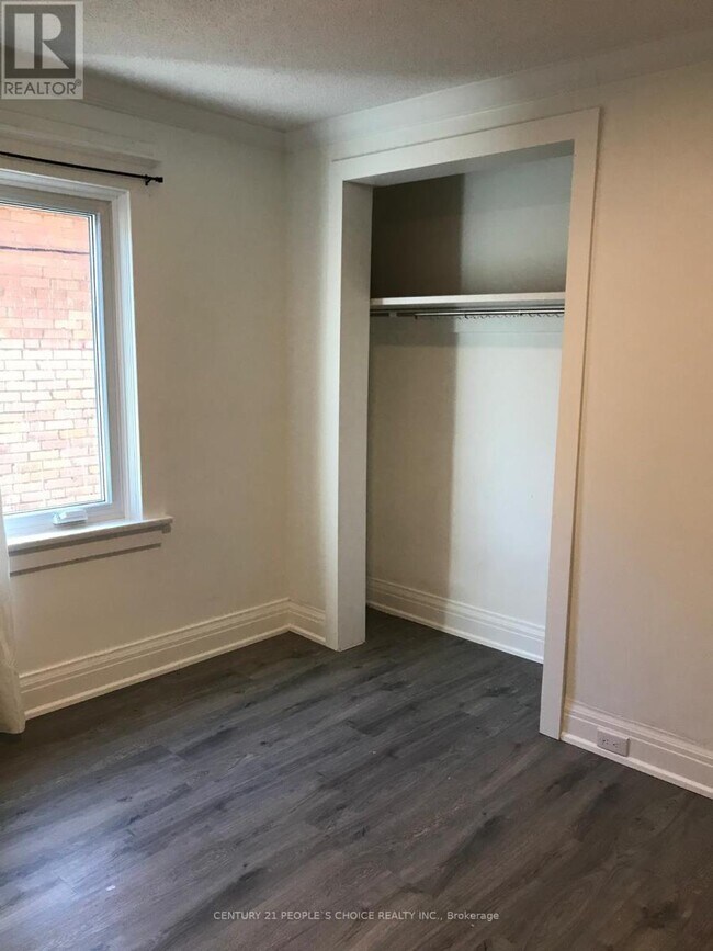 Photo du bâtiment - 212 Oakwood Ave