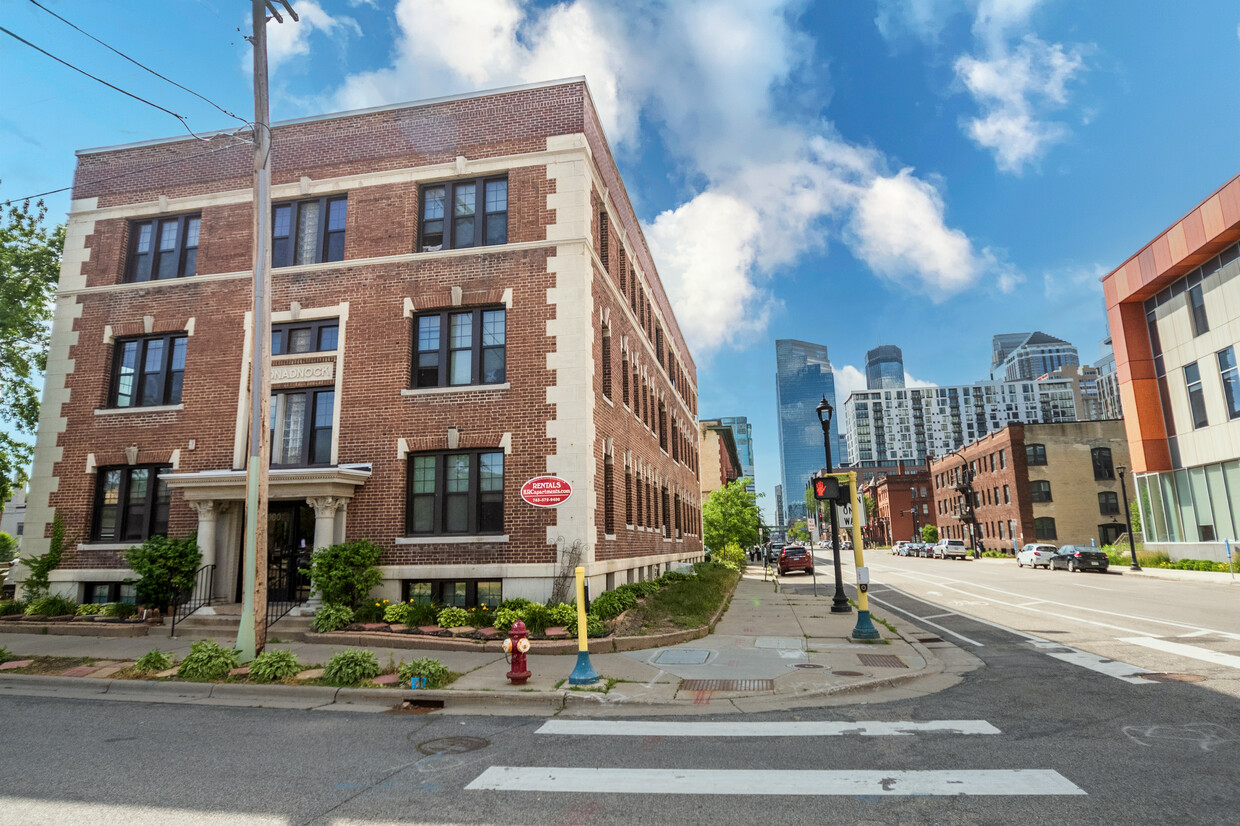 Primary Photo - Monadnock Apartments