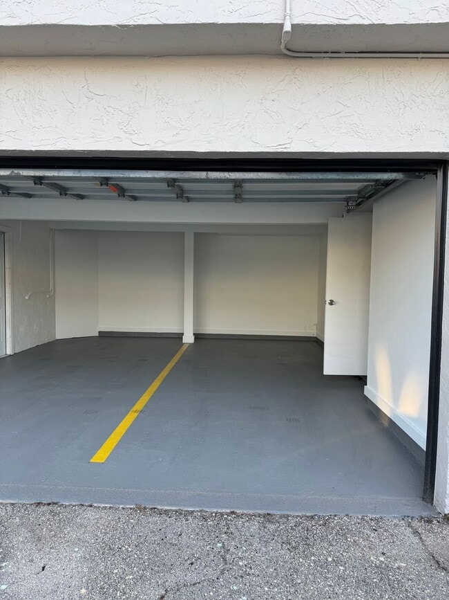 Building Photo - Charming 2 Bedroom with Garage  … (flexibl...