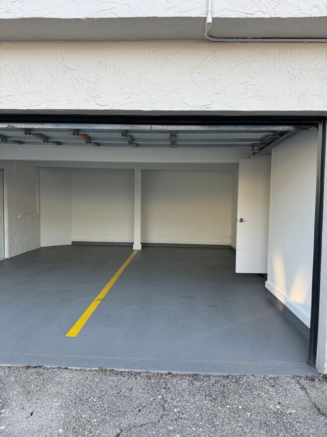 Foto del edificio - Charming 2 Bedroom with Garage  … (flexibl...