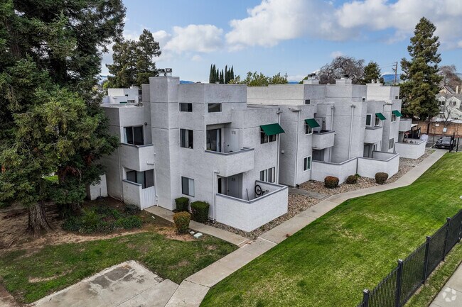 Alternate - Sharon Creek Condominiums