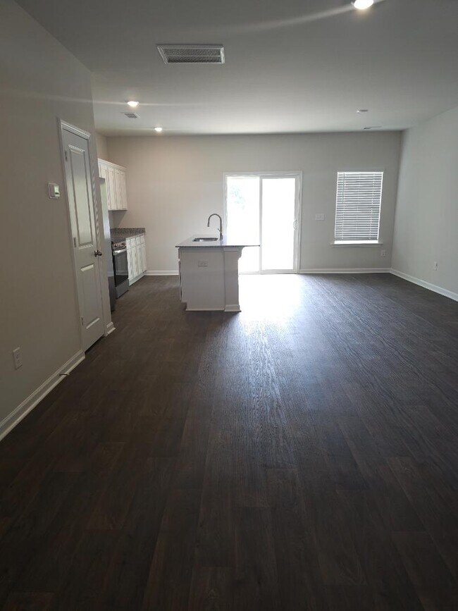 Foto del edificio - 102 Lowland Dr