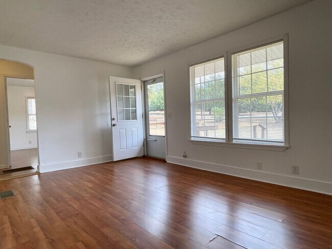 Foto del edificio - Delightful 3-Bedroom home in Deatsville, AL.
