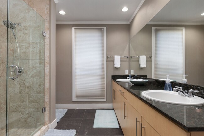 Foto del edificio - 4414 Cedar Springs Rd