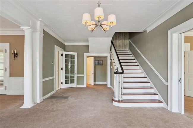 Building Photo - 806 Briarcliff Terrace NE