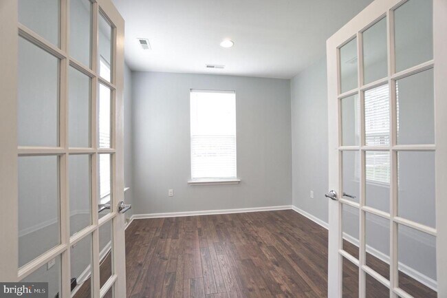 Building Photo - 1003 Chapman Cir