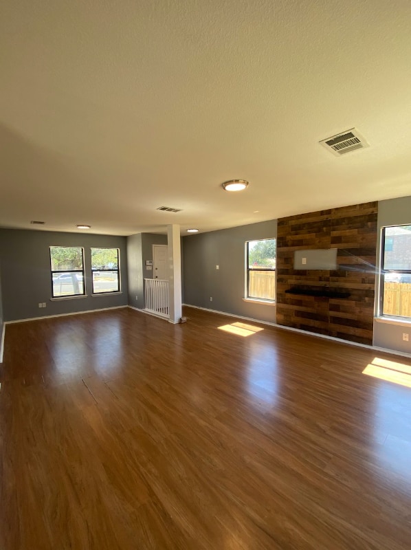 Building Photo - 1214 Champion Dr