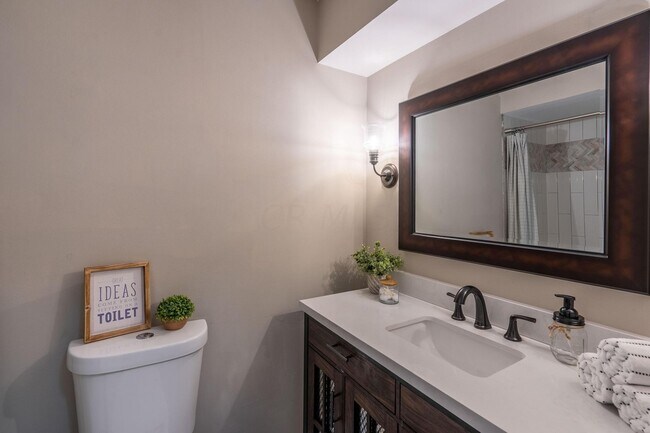 Main Bathroom - 5536 Central College Rd