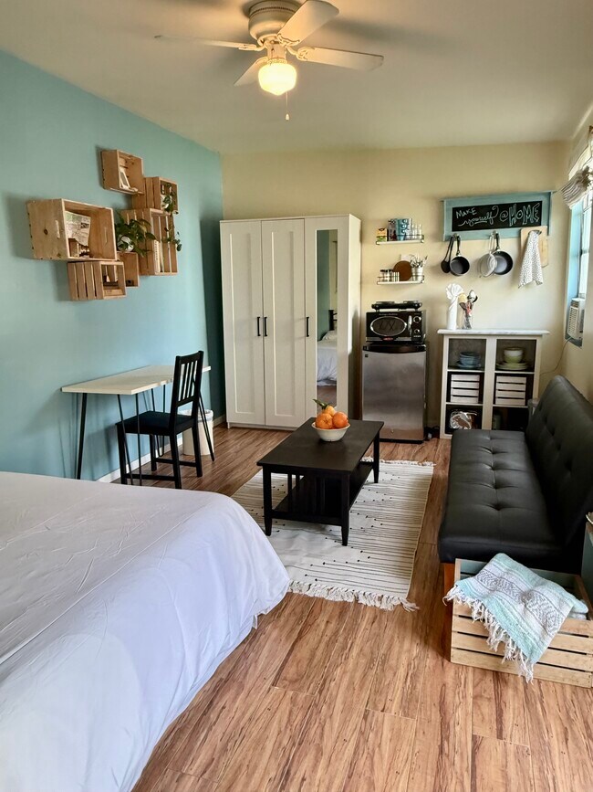 Foto del edificio - 9730 Regent St