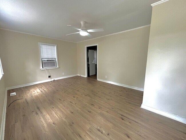 Foto del edificio - Beautifully remodeled 2-bedroom, 1-bathroom home with a perfect blend of comfort and convenience