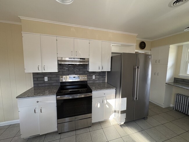 Foto del edificio - 150 W Wrentham Rd