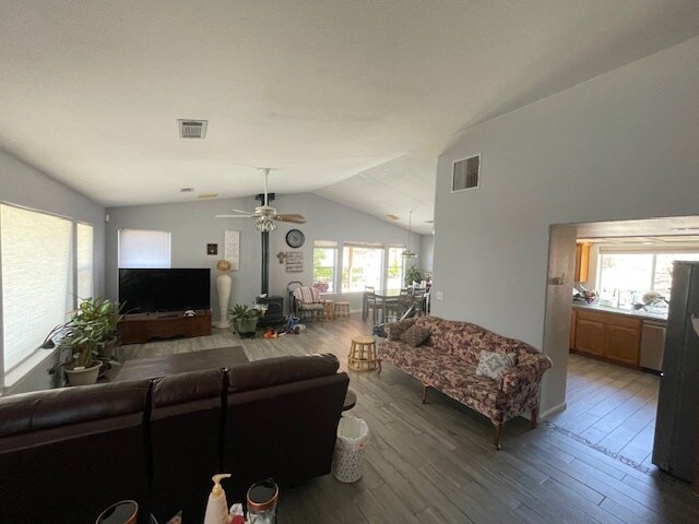 Building Photo - 41508 Roaring River Ct