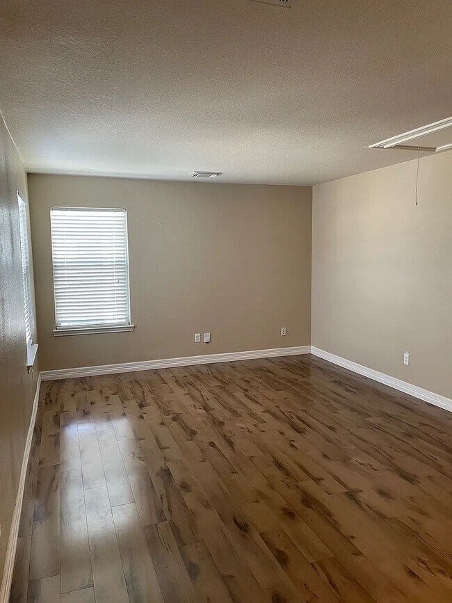 Foto del edificio - 18211 Temple Hill Ln