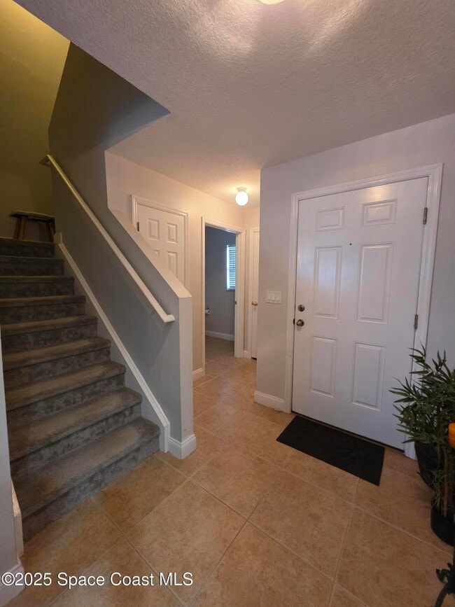 Building Photo - 1585 Par Ct