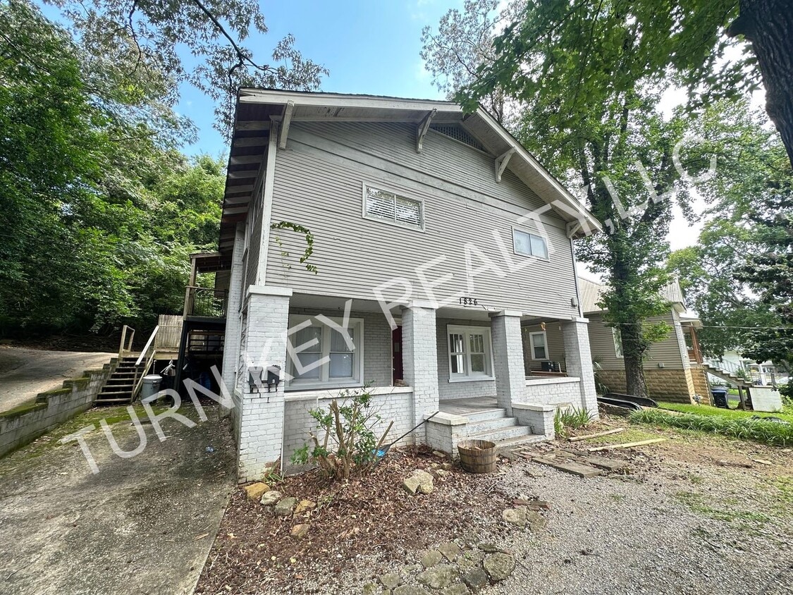 Building Photo - Apartment unit for rent in a Triplex Home ...