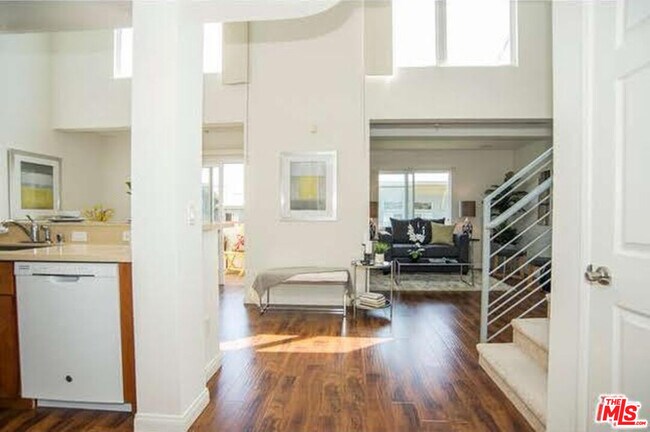 Foto del edificio - 13200 Pacific Promenade